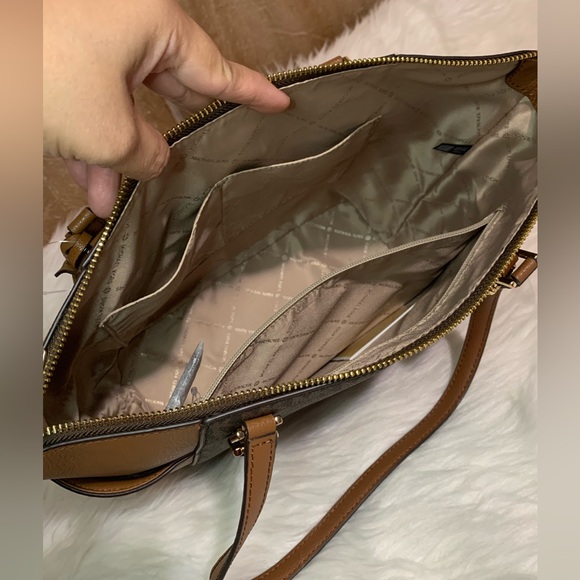 Michael Kors Charlotte with wallet set - Picture 6 of 8